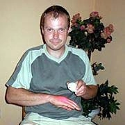 Olen kärsinyt vakavasta psoriaasista 20 vuotta .... Lainasin sitä alun perin koekäyttöä varten, jotta en loukkaa hyvää ystävää, joka tarjosi minulle tilaisuuttaja vakuuttuneena siitä, että palauttaisin sen takaisin rauhassa, sillä kuten muutkin kokeilemani menetelmät, se ei todennäköisesti auttaisi minua millään tavalla. Mutta niin ei käynytkään! Päinvastoin, maksoin sen mielelläni ja jatkoin sen suurten kykyjen käyttämistä hämmästyneenä.